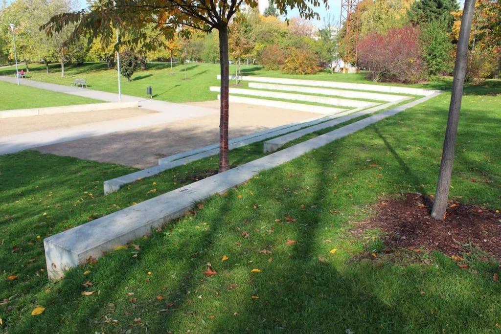 U Metra, 4 Hoste, Parking Free, Blizko O2 Arena Apartmán *