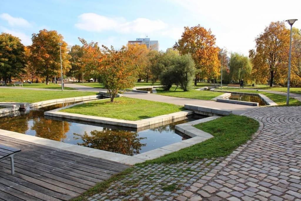 Apartament U Metra, 4 Hoste, Parking Free, Blizko O2 Arena Praga