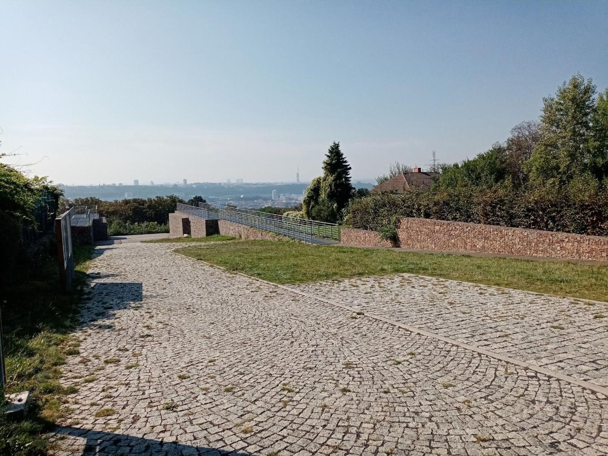 Apartament U Metra, 4 Hoste, Parking Free, Blizko O2 Arena Praga