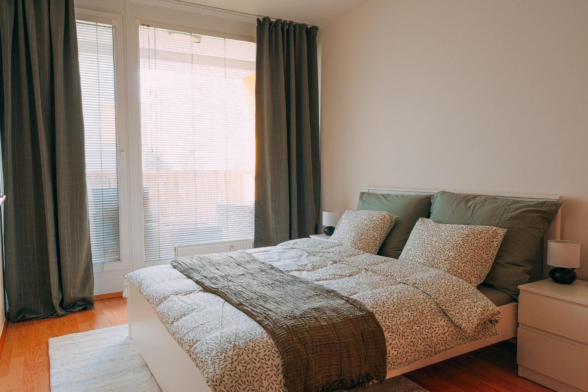 Apartament U Metra, 4 Hoste, Parking Free, Blizko O2 Arena *